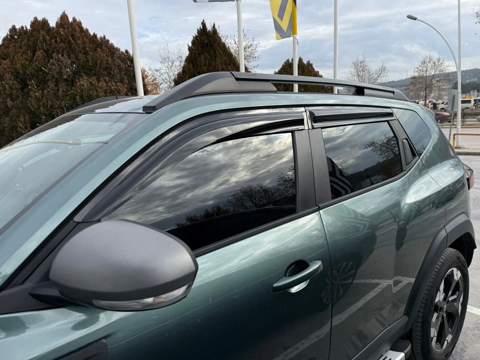 Renault Duster - Ön Hava Deflektörleri